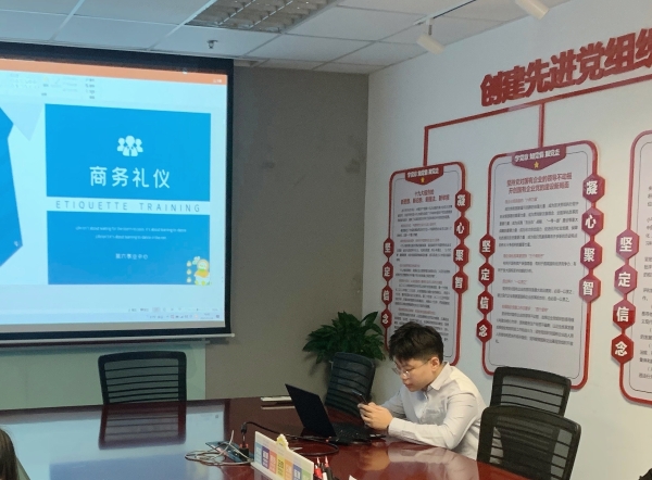 巾幗建功標(biāo)兵-北京公司-鄭冉2